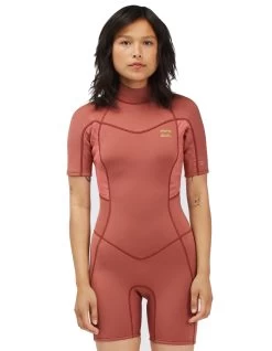 BILLABONG SYNERGY 2/2 SHORT SLEEVE BACK ZIP RED CLAY